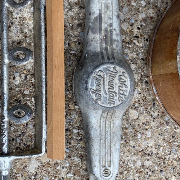 Vintage White Mountain Wooden Ice Cream Maker with Silver Accents - Picture 4 of 14